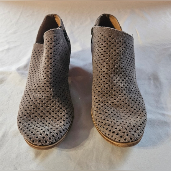 Lucky Brand Baylah Bootie Size 6.5M, Grey. Leather Suede,  Ankle Heels - Picture 2 of 7